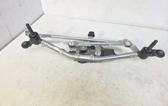 Dacia Sandero III Front wiper linkage and motor 