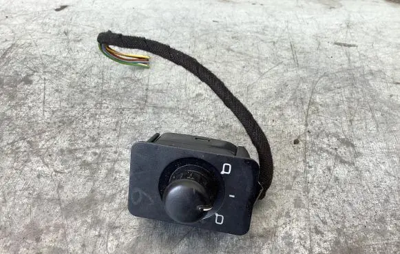 Wing mirror switch