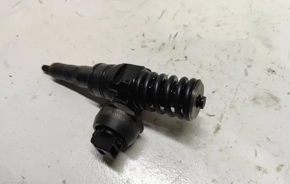 Volkswagen Sharan Fuel injector 038130073AK