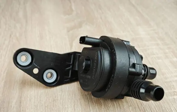BMW X4 G02 Electric auxiliary coolant/water pump 8474820 8474821