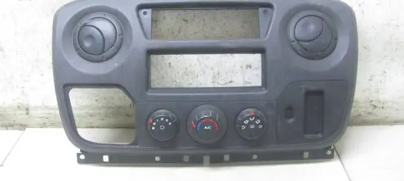 Renault Master III Dashboard center trim panel 682600025R
