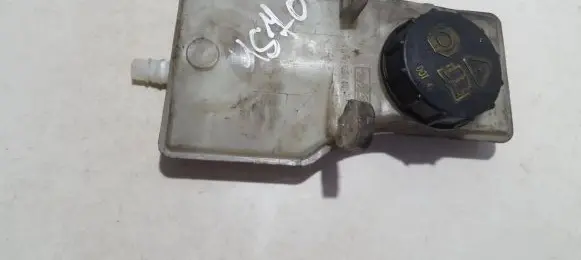 Brake fluid reservoir
