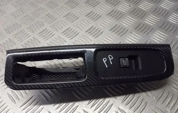 Volvo V50 Electric window control switch 8679474