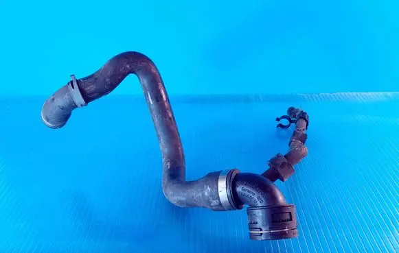 Volkswagen Touareg I Engine coolant pipe/hose 7L6122291F