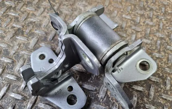 Rear door hinge set