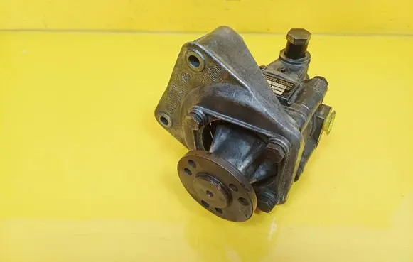 BMW 5 E34 Power steering pump 1137013 1726974 6373397