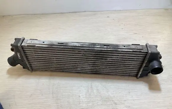 Opel Vivaro Intercooler radiator 8200411160 988650B 93854162