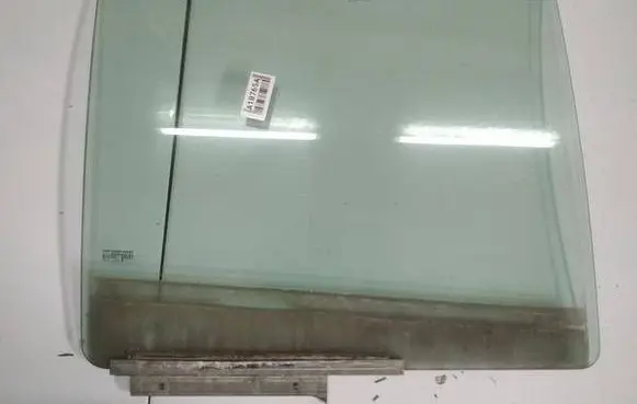 Suzuki Swift I Rear door window glass as2