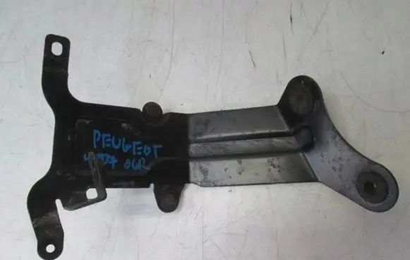 Peugeot 407 Radiator mount bracket