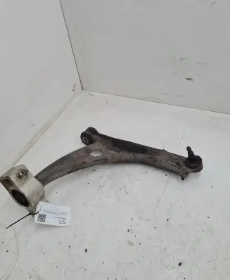 Volkswagen PASSAT B6 Front lower control arm/wishbone 3C0407153B