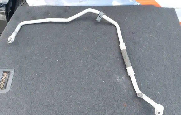 Volkswagen Transporter - Caravelle T5 Air conditioning (A/C) pipe/hose 7E1820743