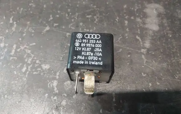Skoda Superb B5 (3U) Other relay 443951253AA 899574000 219