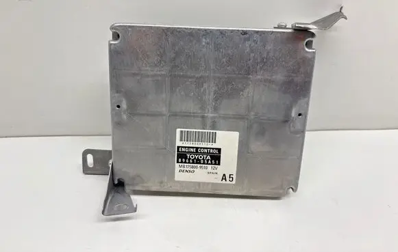 Toyota Avensis T250 Engine control unit/module 8966105A51 1758009510 MB1758009510