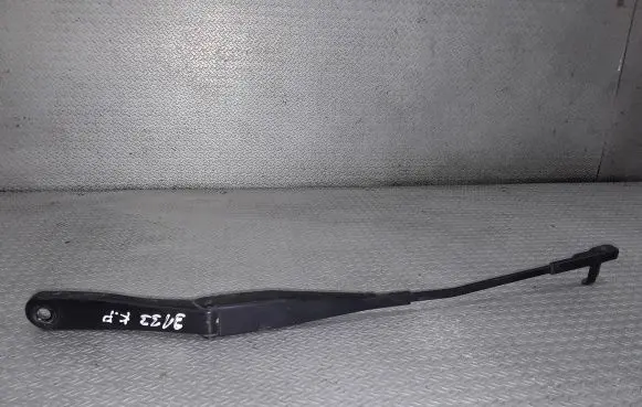 Opel Astra H Front wiper blade arm 13111219