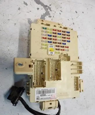KIA Ceed Fuse module 91950A2030 A2030140425 1314425011