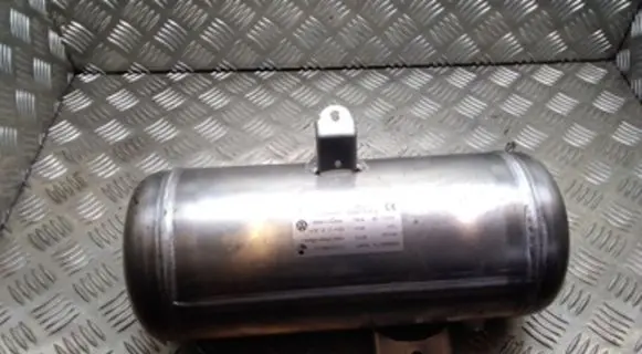 Volkswagen Touareg I Air suspension tank/reservoir 7L0616202A