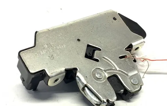 Peugeot 208 I Tailgate exterior lock 