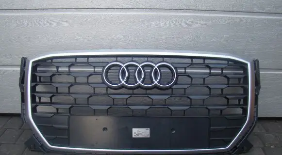 Audi Q2 - Front bumper upper radiator grill