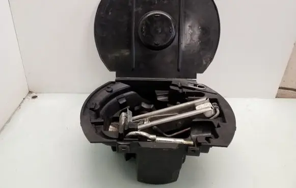 Seat Ibiza III (6L) Tool set 6Q0012115F