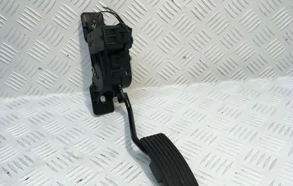 Mitsubishi Pajero Accelerator throttle pedal APM30-015 75280071