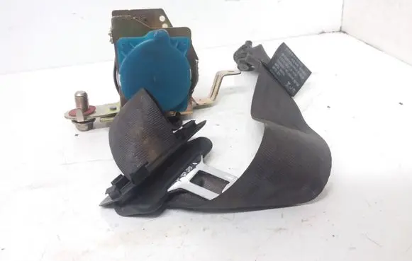 Hyundai Sonata Rear seatbelt 040657