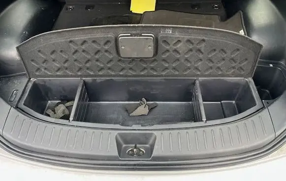 KIA Carens I Glove box 