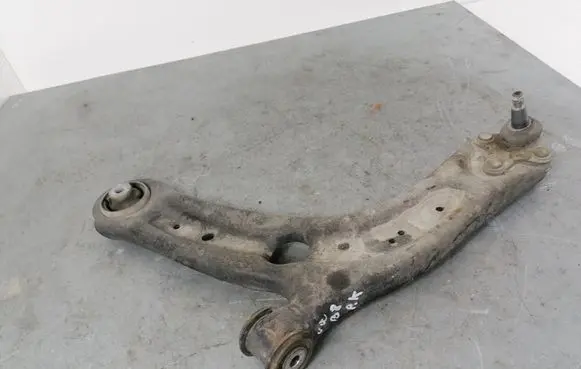 Volkswagen PASSAT B8 Front lower control arm/wishbone