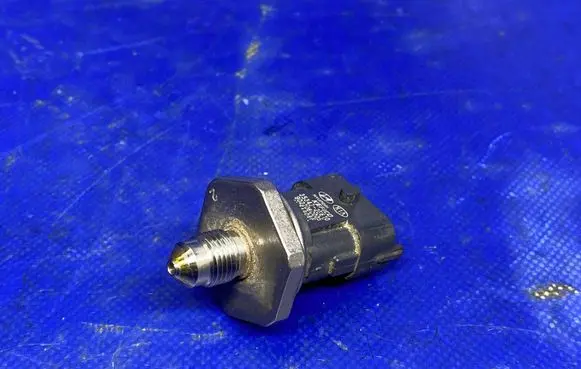 Hyundai i30 Fuel pressure sensor 353422E610