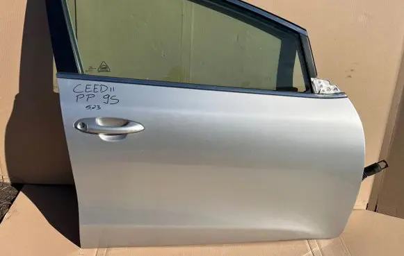 KIA Ceed Front door
