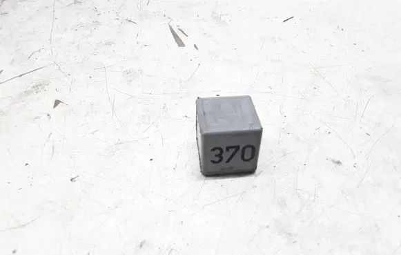 Audi A4 S4 B6 8E 8H Other relay 8D0951253