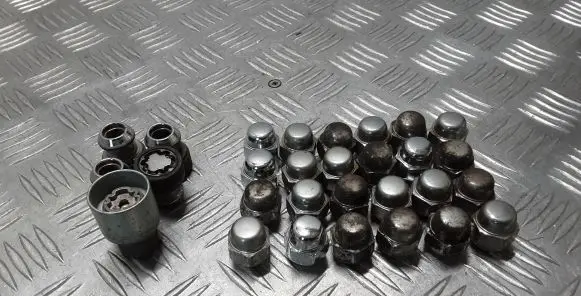Nuts/bolts