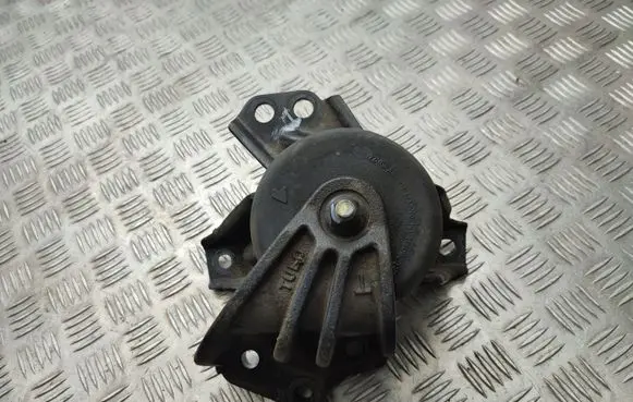 KIA Sportage Engine mount bracket 21810F1100