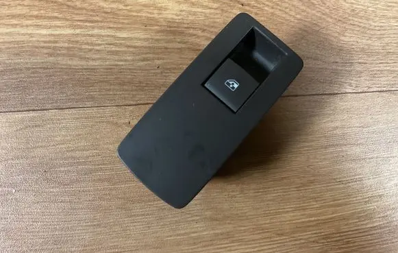 Opel Insignia A Electric window control switch 13222231