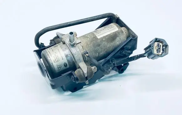 Volkswagen Touareg II Vacuum pump 7P0614215A 7P0614143D