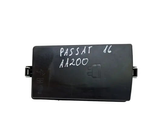 Volkswagen PASSAT B8 Fuse box cover 5Q0937132B