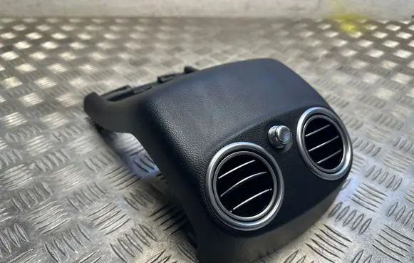 Rear air vent grill