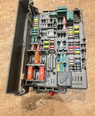 BMW 3 E90 E91 Fuse module 9119446 070510
