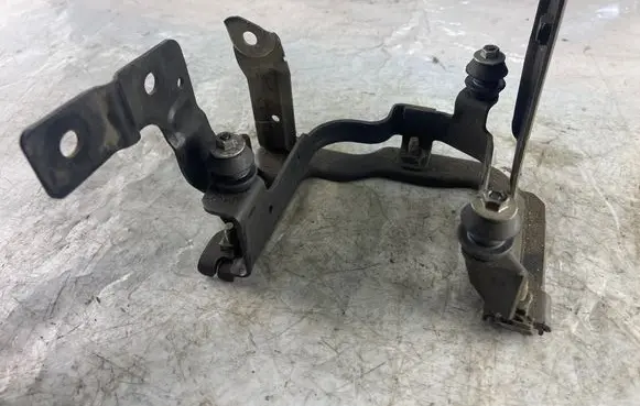 Ford Focus Power steering pump mounting bracket 3m513k738ba