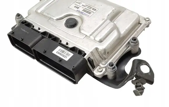 KIA Ceed Engine control unit/module ECU 3910303CE8 39103-03CE8