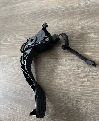 Renault Captur II Accelerator throttle pedal 180105012R