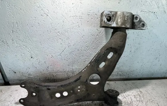 Volkswagen Touran II Front lower control arm/wishbone