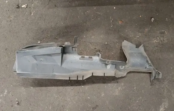 BMW X5 E53 Intercooler air guide/duct channel 51717123349