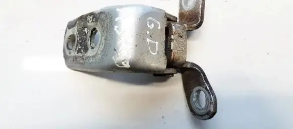 Honda CR-V Rear door lower hinge