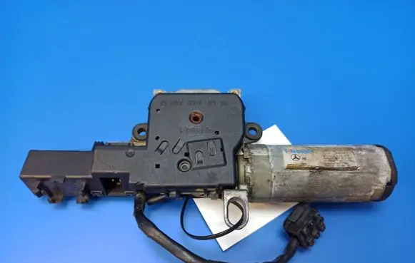 Mercedes-Benz C W202 Sunroof motor/actuator 2028208810 2028208910 0390201608