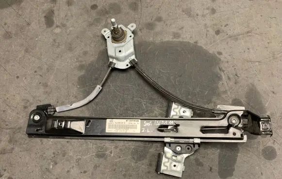 Rear door manual window regulator