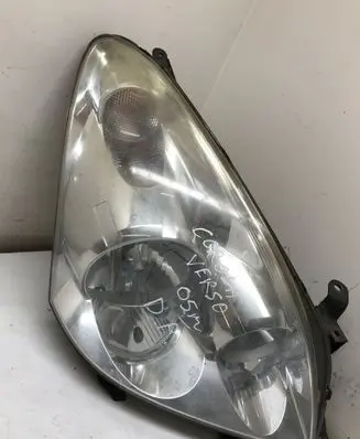 Toyota Corolla Verso AR10 Headlight/headlamp