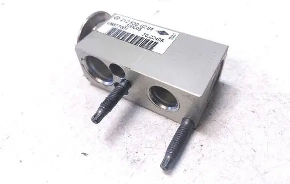 Mercedes-Benz C W204 Air conditioning (A/C) expansion valve 2128300284
