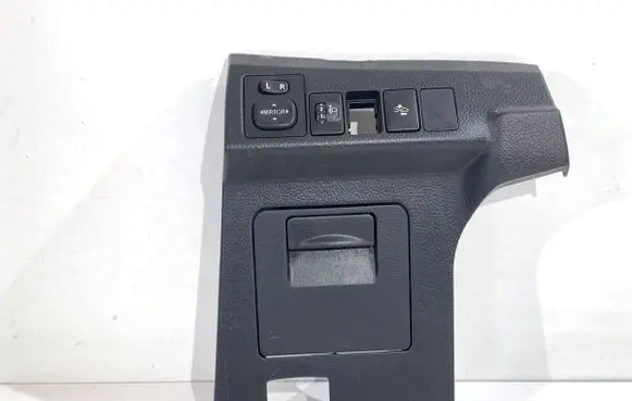 Toyota Auris E180 Glove box set 5554502050
