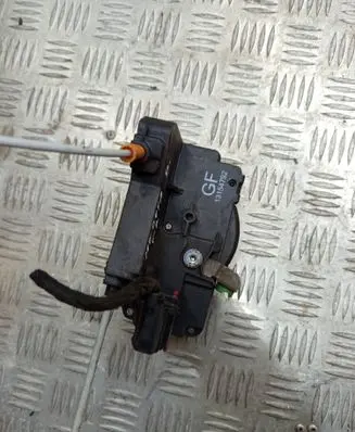 Opel Meriva A Front door lock 13154792