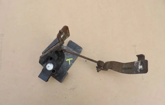 Ford Kuga II Headlight/headlamp level sensor 304029